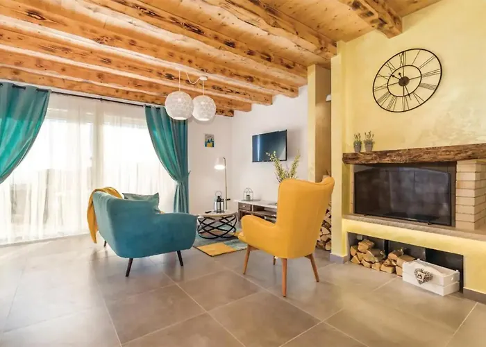 Beautiful Home In Moscenicka Draga